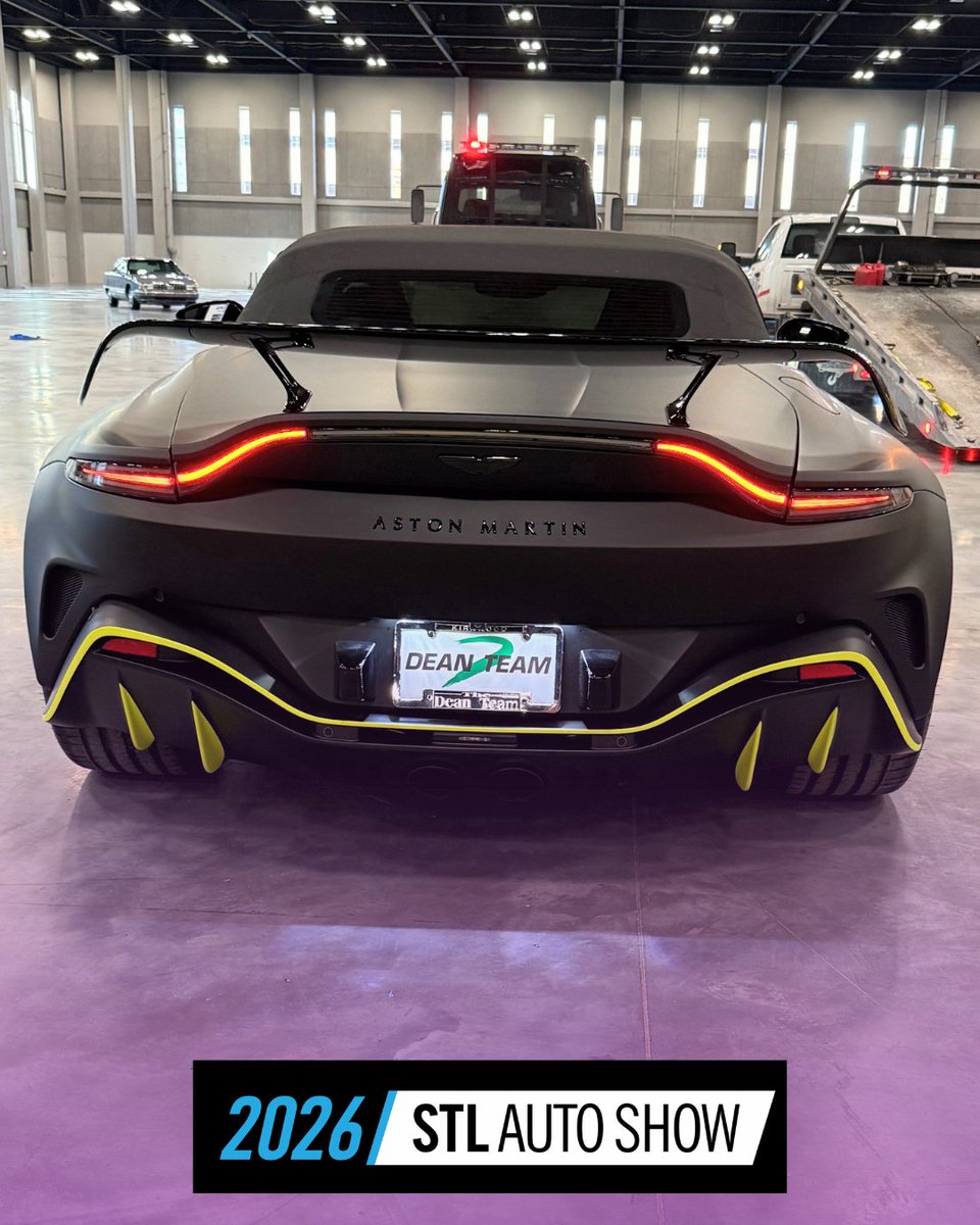 STLAutoShow tweet media