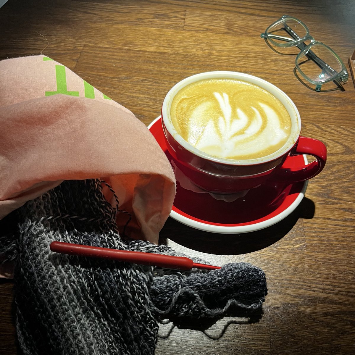 Шесть вечера - самое время выйти в уютную кофейню, достать вязание, сделать хюгге фотографию И ПОСЛУШАТЬ РУСЛАНА СУЛЕЙМАНОВА НА РУССКОЙ СЛУЖБЕ БИ-БИ-СИ того же и вам желаю 

youtu.be/dNyOYnrTI08?si…