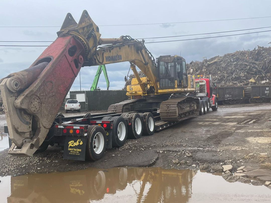 EandCmag's tweet image. Truck 161 with another oversize load today!
Credit: @robsautocenter
#EandCmedia #Hauling #heavyhauling