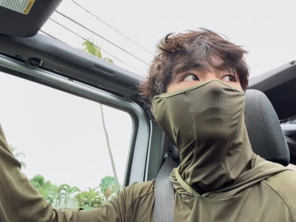 agstdose's tweet photo. kim taehyung….you are insane https://t.co/vJpPp8T9ud
