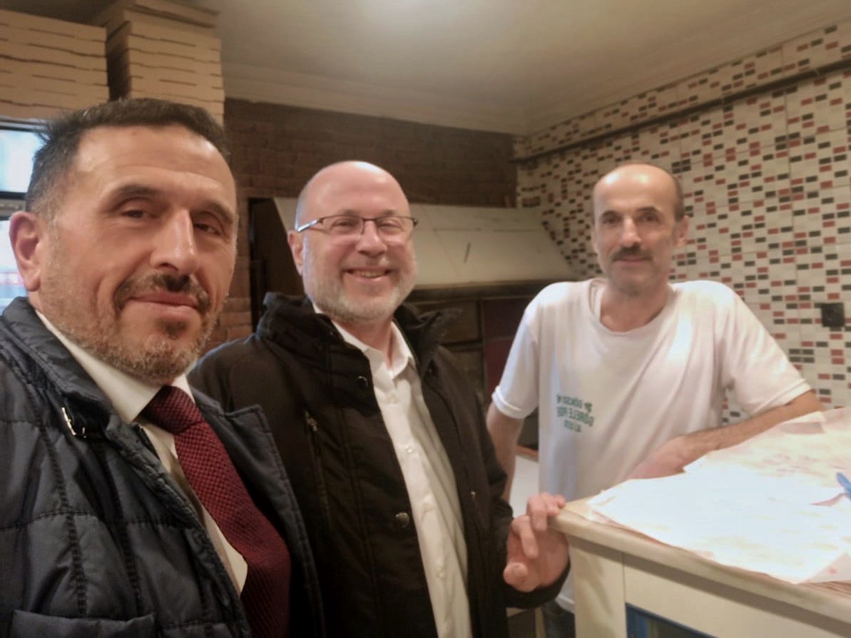 İlçe Başkanımız Hakan Gökcan, geçmiş dönem teşkilat mensuplarımızdan Ali Köse beye ziyarette bulundular.

Nazil misafirperveliği için teşekkür ederiz.