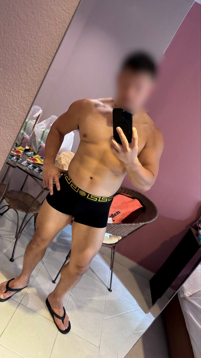 ハイ！戻りました！
１週間程日本とSNSから離れ旅に出てました。毎日食べて遊んで、夜は振り切ってはっちゃけてました！最高！
画像は旅先で軽いトレーニングして泳いだ後っす！