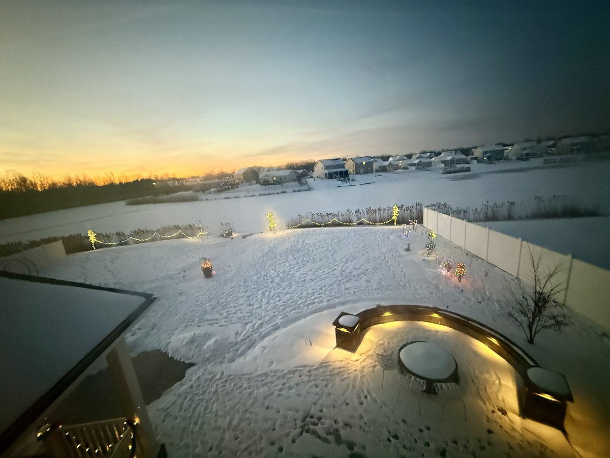 SPS989's tweet photo. 12/9/2025 7:18am ⏳
#绚烂的 #朝霞🌄🎅❣️
#BeautifulDawn!🌄🎄❣️ https://t.co/Bw0pWxQ9wQ