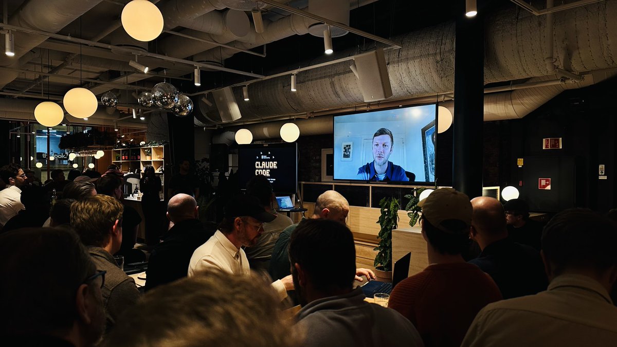 Simonsebb's tweet image. Good vibes at Mesh with @gritaistudio hosting the first @claude_code meetup in Norway 🇳🇴