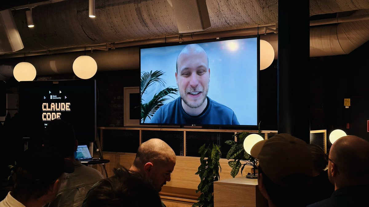 Simonsebb's tweet image. Good vibes at Mesh with @gritaistudio hosting the first @claude_code meetup in Norway 🇳🇴
