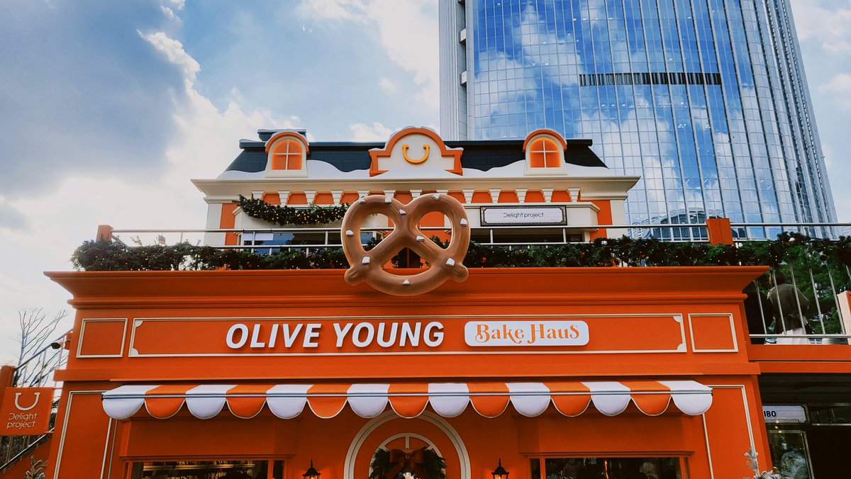 cho_con123's tweet image. 올영 딜라이트 부스인데
여기 부스 예뻐서 사진 찍는 사람
많음 감귤 빨미까레랑 베이글칩 삼
뱅쇼 한잔 마시고 점심먹었다