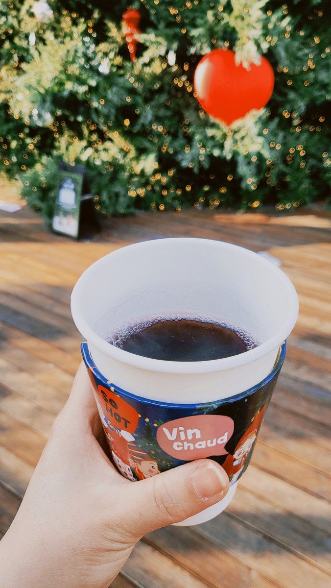 cho_con123's tweet image. 올영 딜라이트 부스인데
여기 부스 예뻐서 사진 찍는 사람
많음 감귤 빨미까레랑 베이글칩 삼
뱅쇼 한잔 마시고 점심먹었다