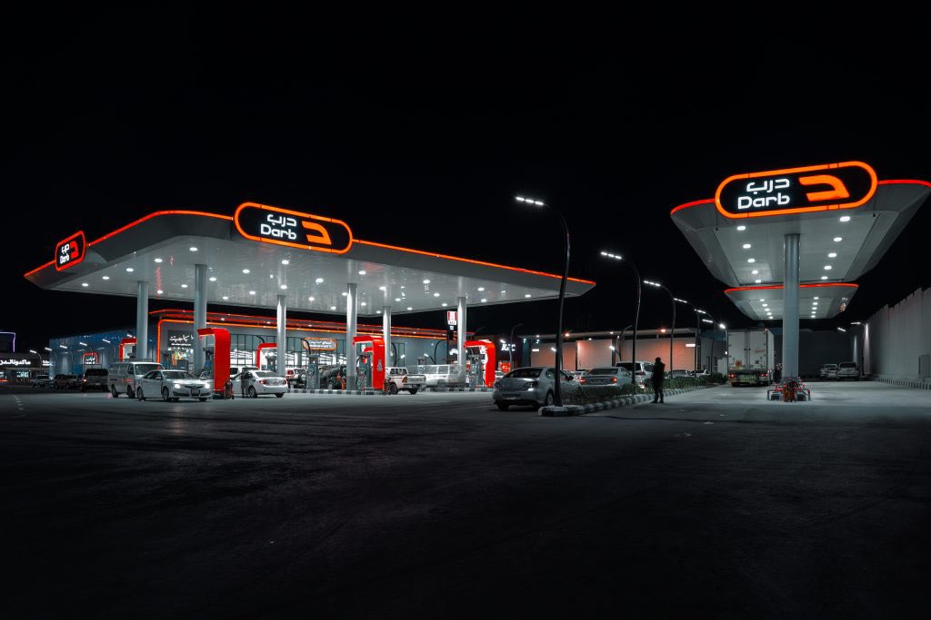 _rakan1111's tweet image. ولأن راحتكم تهمنا ! وفي مشجعين جايين بسياراتهم 

تم الاتفاق مع سلسلة محطات درب ومؤسسها م.سلطان المالكي 🧡 @DarbStations 

على تقديم بنزين بقيمة ورصيد 50 ريال لجمهور العالمي الحاضرين للمبارة القادمة امام الزوراء العراقي 

( يعني تروح لهم قبل المبارة من الساعة 3 إلى 6 مساءً وتوريهم…