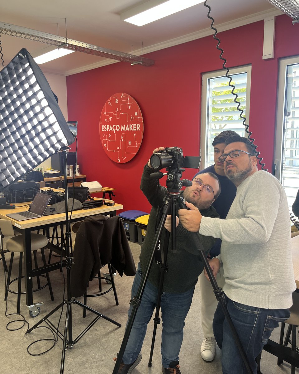 ratoadcc's tweet image. 📸
🇵🇹 A @CMPalmela realizou em #parceria com a #RatoADCC implementou ação de formação no Makerspace do #Poceirão onde foram abordadas diferentes ferramentas multimédia.

#SempreAAprender
. . .
🇬🇧 Workshops about #multimedia tools