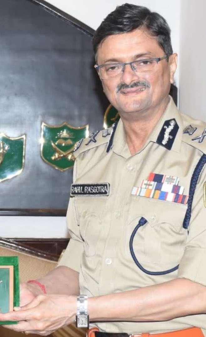 braddy_Codie05's tweet photo. Former DG ITBP and 1989 Batch IPS Officer of Manipur Carder Rahul Rasgotra has been Appointed as National Security Advisor (NSA) of Mauritius. Rahul Rasgotra has Extensive Experience in Intelligence and Security Matters as most of his Career has been in Intelligence Bureau (India).