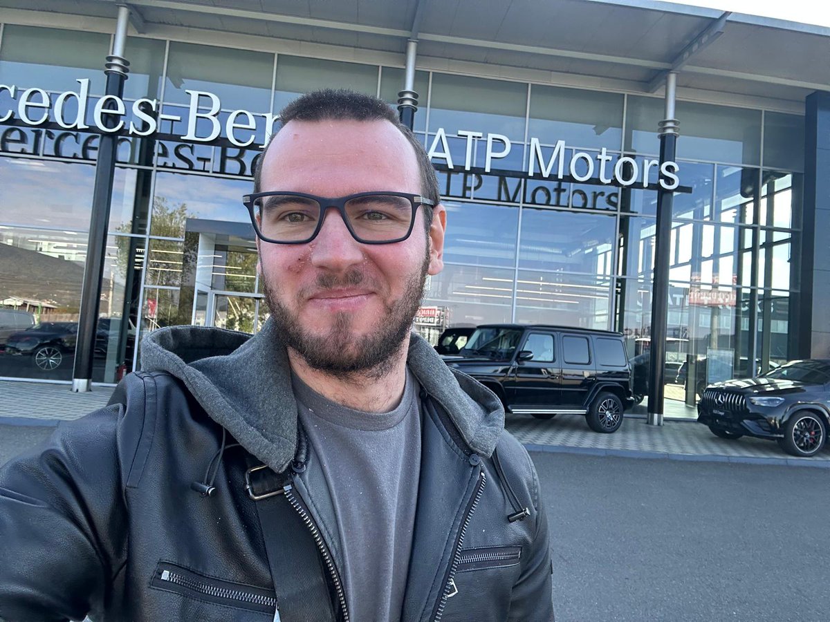 I declined a client.

$220K/year. 40 hours/week on paper. One year contract.

I said no.

The founder was brilliant. Passionate. Had a real vision.

But he worked 12-14 hour days. Expected the same from me.

"We move fast here. You'll need to match my pace."

I could've taken it.