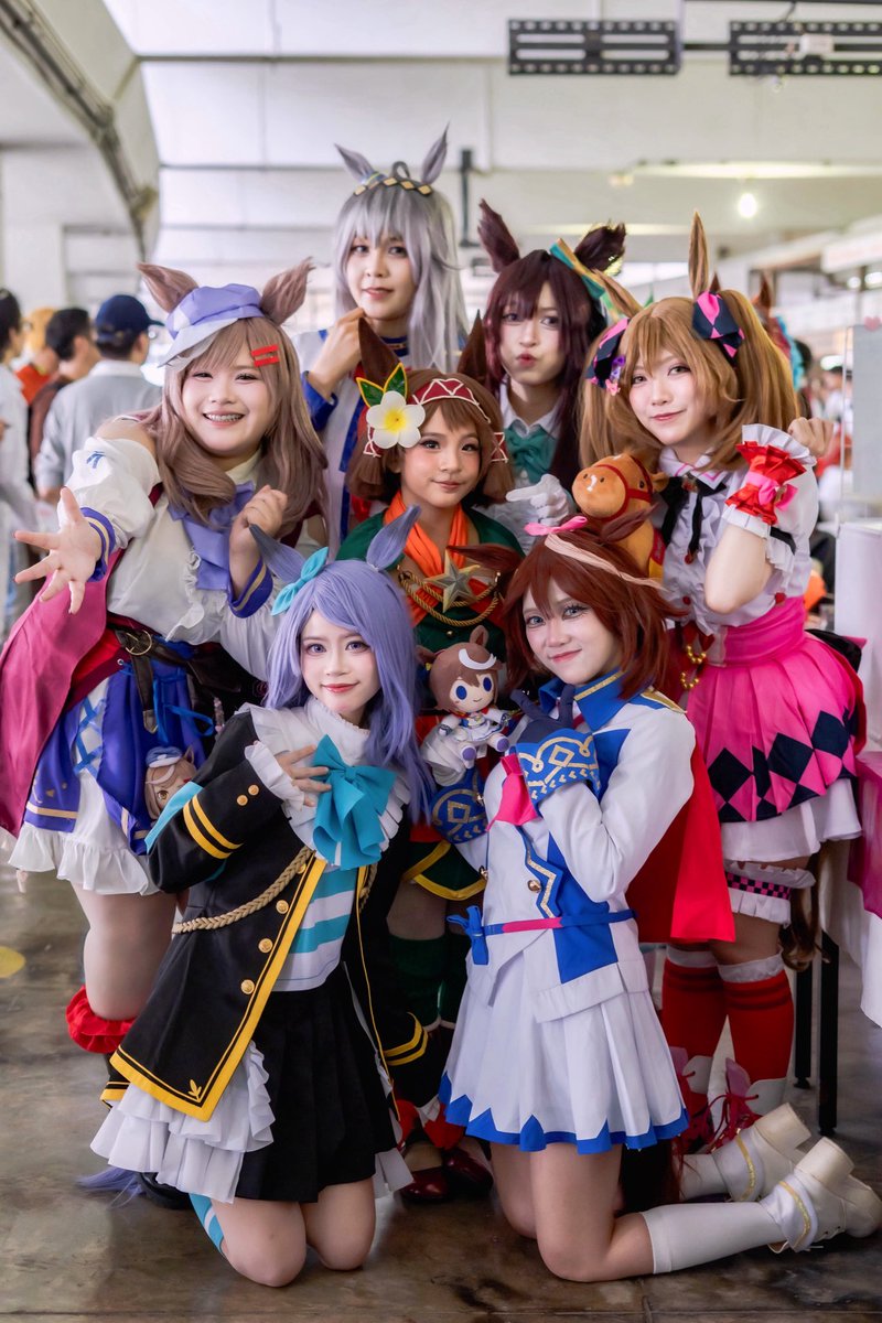 Aiyumu_ht's tweet photo. 🐴🏁 Umamusume Community Event ✨🐎

จบไปแล้วกับงานคอสเพลย์สาวม้าที่ใหญ่ที่สุดของปี~ ได้คอสฟอลคอนชุด G1 ในรอบแข่ง King Cup เป็นเกรียติมากๆ มันแบบสมฐานะชุดสุดๆ 👑🐴🫶🏻

#aiyumuhappytail #happytail_th #Umamusume #smartfalcon #UmaCommuEvent #cosplayracing https://t.co/kkUqL98cIk