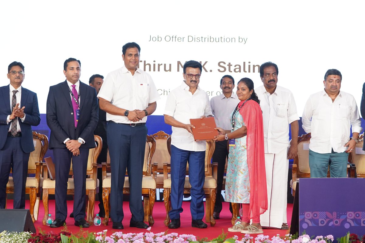 Guidance_TN's tweet photo. Driving Employment & Growth Across Southern Tamil Nadu

At TN Rising – Madurai 2025, Hon’ble Chief Minister (@CMOTamilnadu) Thiru M.K. Stalin (@mkstalin) distributed job offers to candidates placed with BONbLOC Technologies (@BonblocT), Aparajitha Corporate Services (@AparajithaCorp), Chella Software (@ChellaSoftware), Velmurugan Heavy Engineering Industries, and Ciyes Systems.

The moment underscored Tamil Nadu’s ongoing efforts to expand quality employment, strengthen industry–talent linkages, and ensure that economic growth creates opportunities across districts. With more companies investing and hiring in the region, Southern Tamil Nadu continues to emerge as a thriving hub of industry, innovation, and opportunity.

@TNIndMin @TRBRajaa  @SIPCOTTN @fametamilnadu @TheStartupTN @TNDIPRNEWS @tnapex_gov @TNDIPRNEWS @investindia 

#BullishonTN #InvestinTN #JobsforTN #ProductNationTN #TNRising