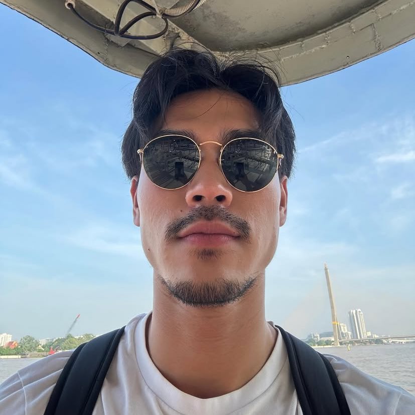 lllooktarn's tweet image. คือนั่งส่องไอจีพี่ชอนเล่นๆ คือแบบ vibes ฮีคือสุดมาก สไตล์การถ่ายรูป การแต่งตัว เทสการฟังเพลงคือ 😭👍🏻 เทสโคตรดีเลยอ่ะ ป้าให้เลยล่ะ เคะช่องเจ็ด