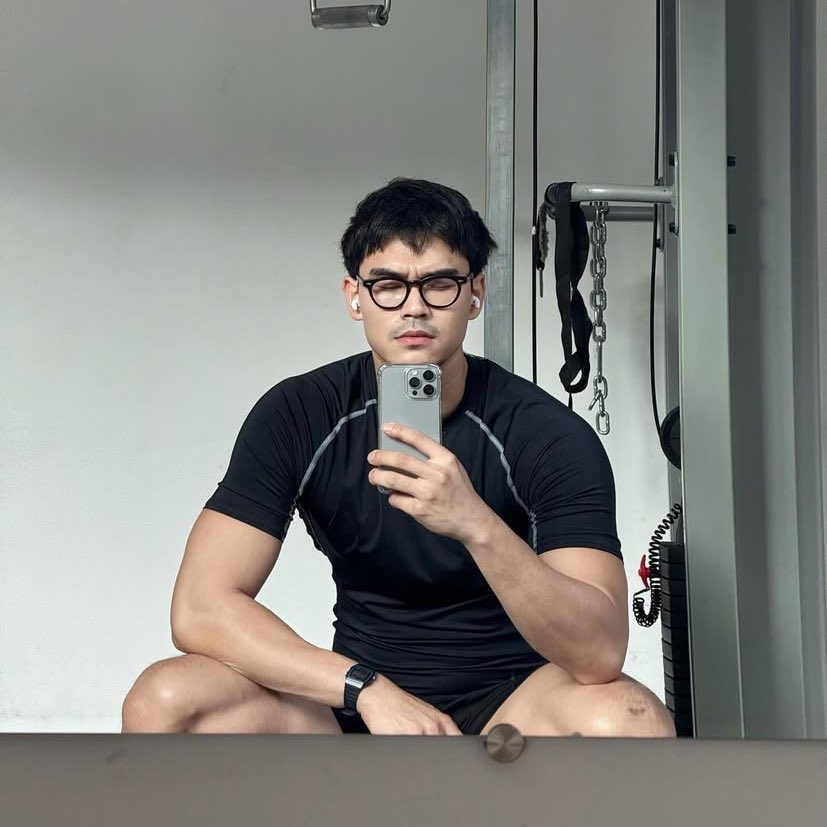 lllooktarn's tweet image. คือนั่งส่องไอจีพี่ชอนเล่นๆ คือแบบ vibes ฮีคือสุดมาก สไตล์การถ่ายรูป การแต่งตัว เทสการฟังเพลงคือ 😭👍🏻 เทสโคตรดีเลยอ่ะ ป้าให้เลยล่ะ เคะช่องเจ็ด