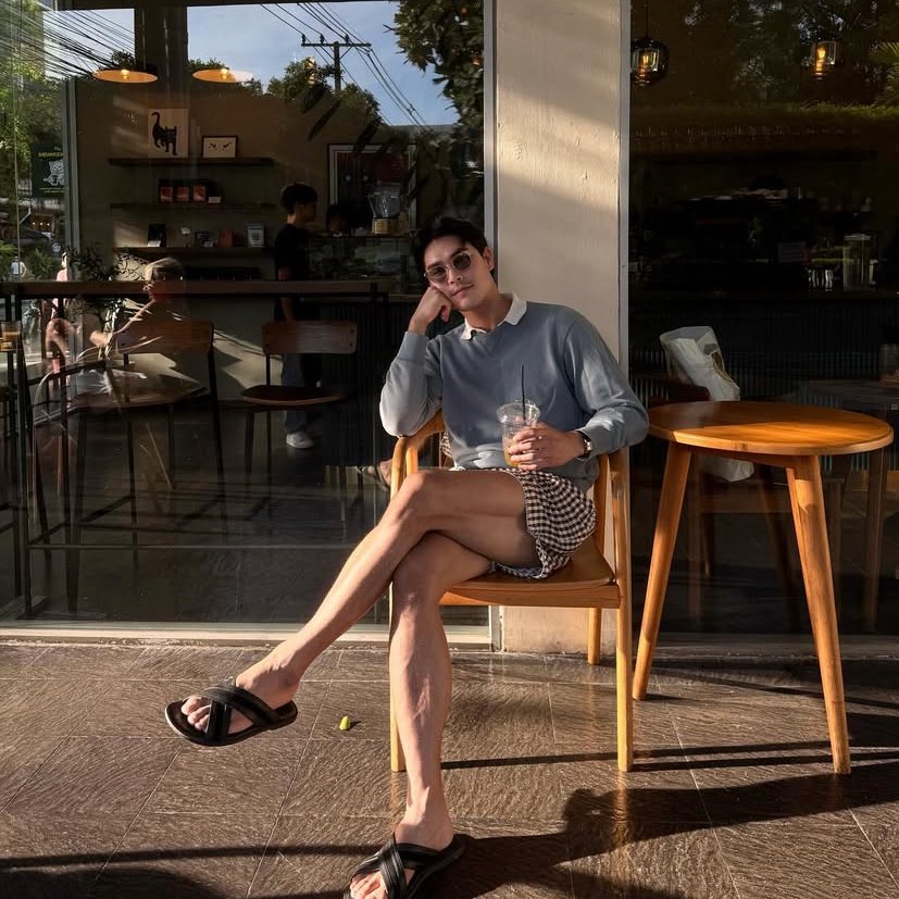 lllooktarn's tweet image. คือนั่งส่องไอจีพี่ชอนเล่นๆ คือแบบ vibes ฮีคือสุดมาก สไตล์การถ่ายรูป การแต่งตัว เทสการฟังเพลงคือ 😭👍🏻 เทสโคตรดีเลยอ่ะ ป้าให้เลยล่ะ เคะช่องเจ็ด