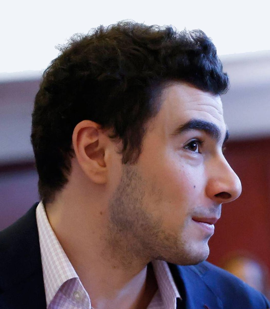 LuigiArchive_'s tweet image. Luigi Mangione today and one year ago.