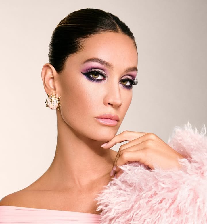 Elix_83fnc40's tweet photo. "Intensità, luminosità ed Eleganza racchiuse un una sola palette"...io aggiungerei anche in una sola "persona"!Helena per #Qstudio...like e commenti
#heleners #helenaprestes #HelenaXQstudio #prestinez
https://t.co/pOV5WdHhcb https://t.co/KvPOkUQdYH