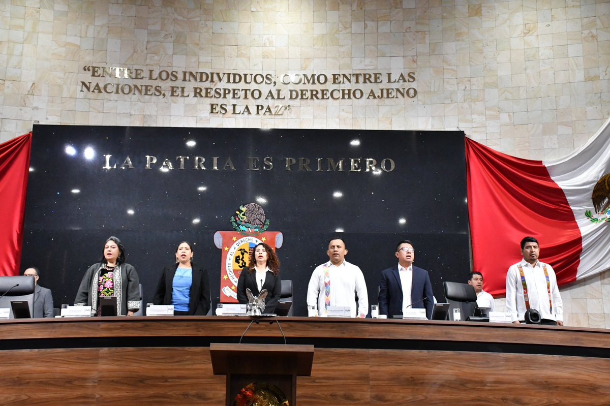 En el marco del Día Internacional de las Personas con Discapacidad, se llevó a cabo la Sesión Solemne para la entrega de reconocimientos a las y los deportistas de la Asociación de Medallistas Paralímpicos, Mundialistas y Parapanamericanos Internacionales del Estado de Oaxaca.