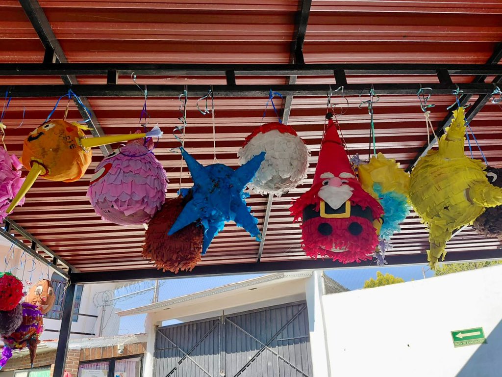 difhgo's tweet image. En el #CAI Matilde, la creatividad de las niñas y los niños se vio reflejada en cada piñata que elaboraron está llena de colores, formas y, sobre todo, mucho corazón.  Un espacio donde aprender también significa jugar, imaginar y crear. 🪅✨❤️