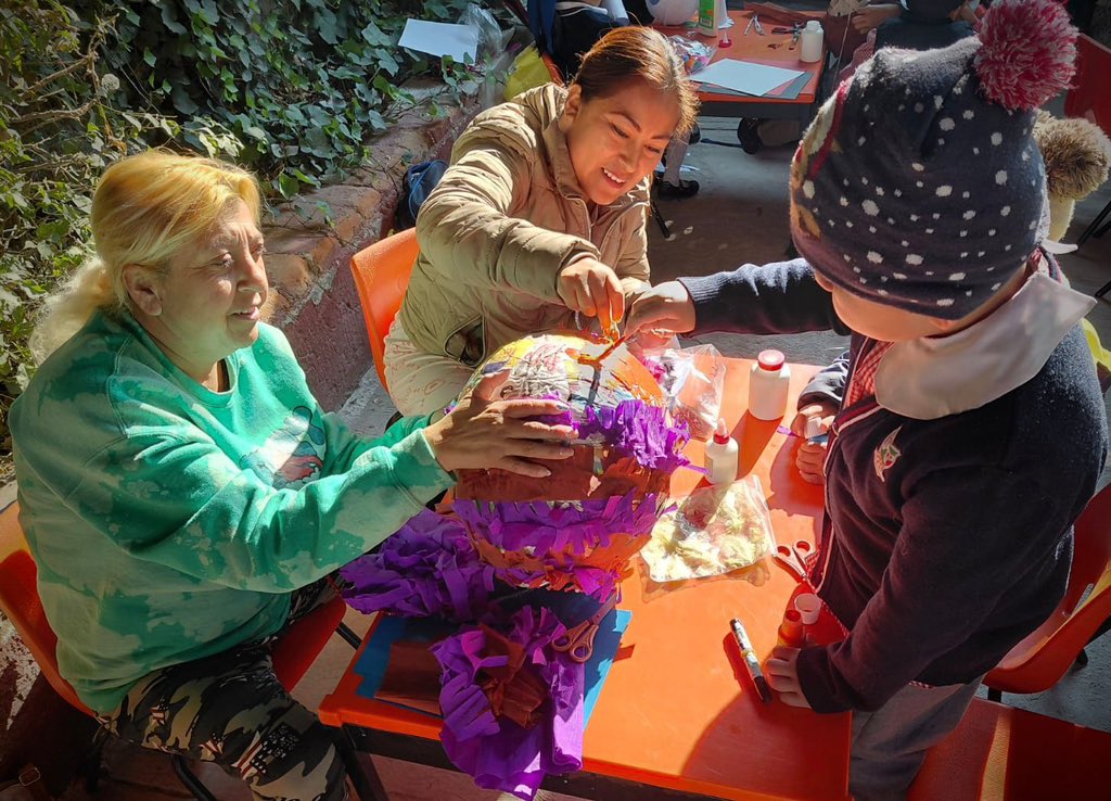 difhgo's tweet image. En el #CAI Matilde, la creatividad de las niñas y los niños se vio reflejada en cada piñata que elaboraron está llena de colores, formas y, sobre todo, mucho corazón.  Un espacio donde aprender también significa jugar, imaginar y crear. 🪅✨❤️