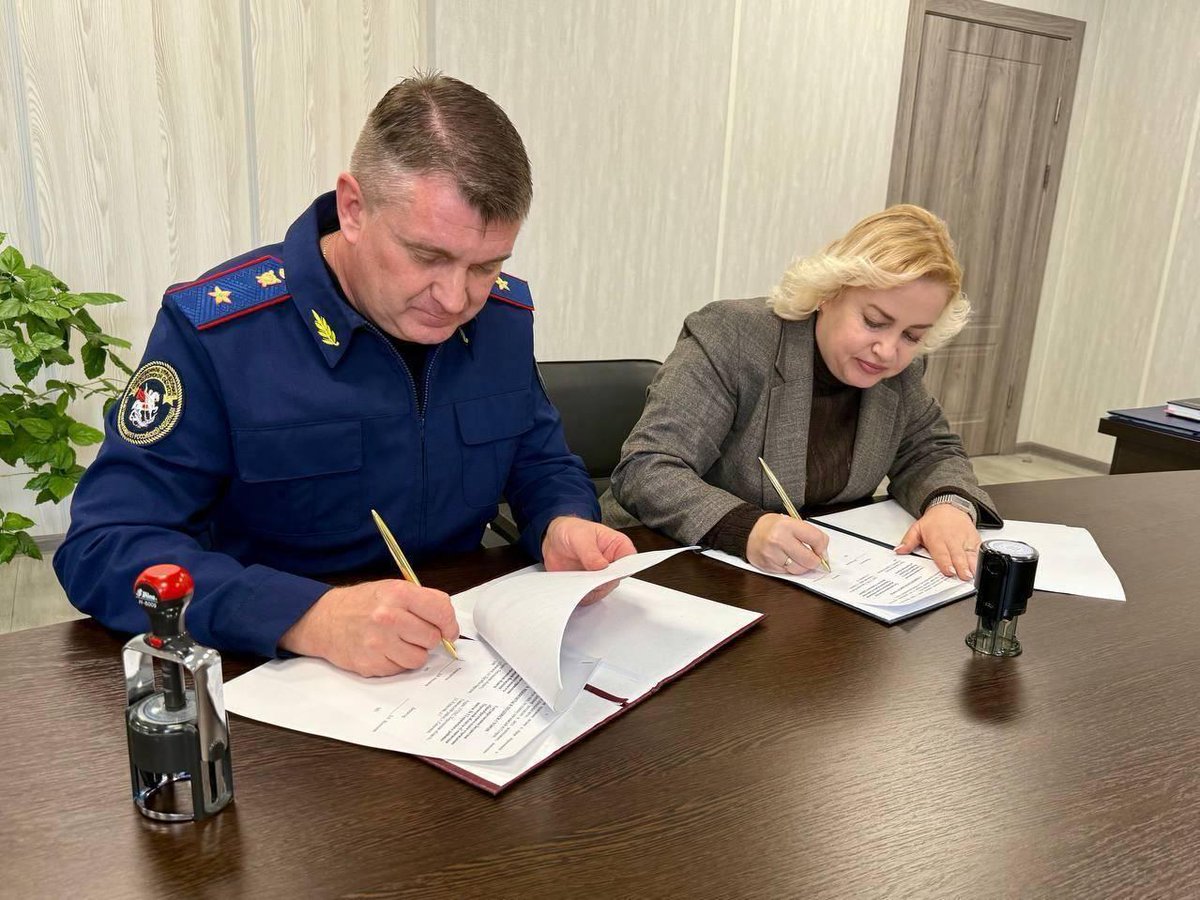 In Henichesk school #3 occupiers created 3 cadet classes by the Investigative Committee. “This involves additional law classes by investigators, as well as various public and “patriotic” events to support veterans of the Great Patriotic War and preserve historical truth”