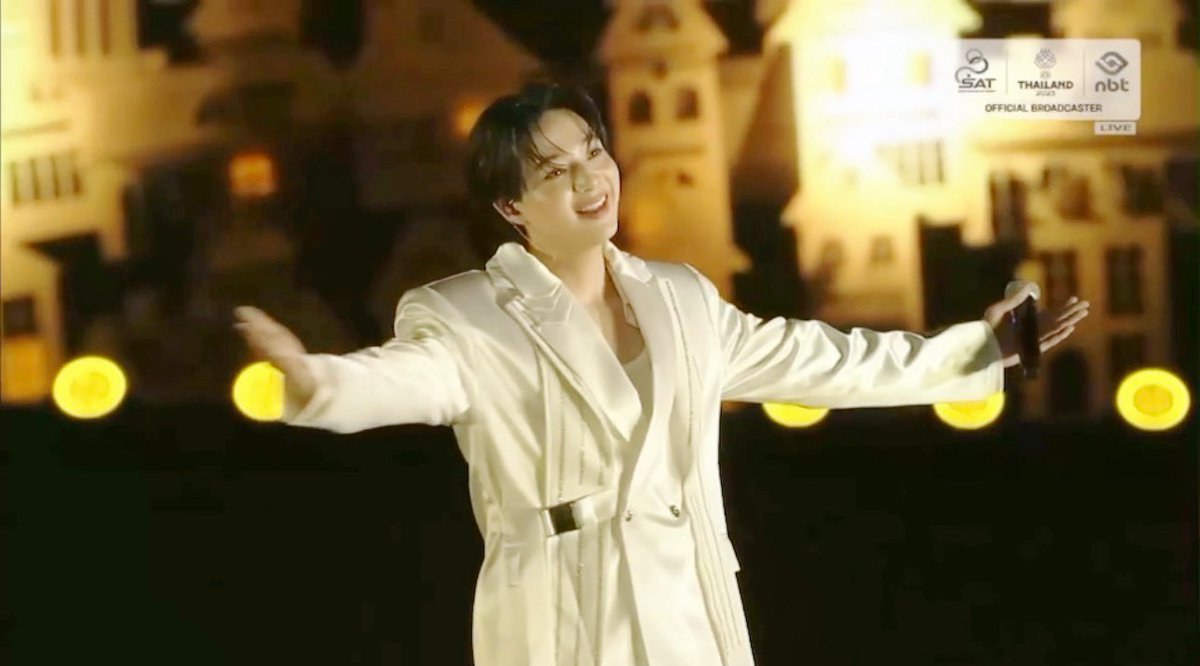 bbasjtrTH's tweet image. BBAS OPENING SEAGAMES 33

#บาสเด็กอ้วนที่แท้จริง 
#SEAGAMES2025
#SAWASDEESEAGAMES2025 

09.12.25 : พิธีเปิดซีเกมส์ครั้งที่ 33 วันที่เจ้าเด็กอ้วงได้มีโอกาสเข้าร่วมโชว์ในฐานะ Friends of SEA Games 2025 กับเพื่อนๆ พี่ๆ อีก 6 คน และพี่แบมแบมต่อหน้าพระพักต์ 

‘บาส หัสณัฐ’ @basjtr…