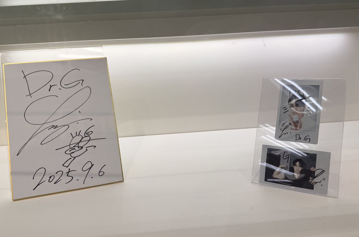 景瑚くんのかわいいチェキとサイン 同じ日の同じサインが2枚飾られてて