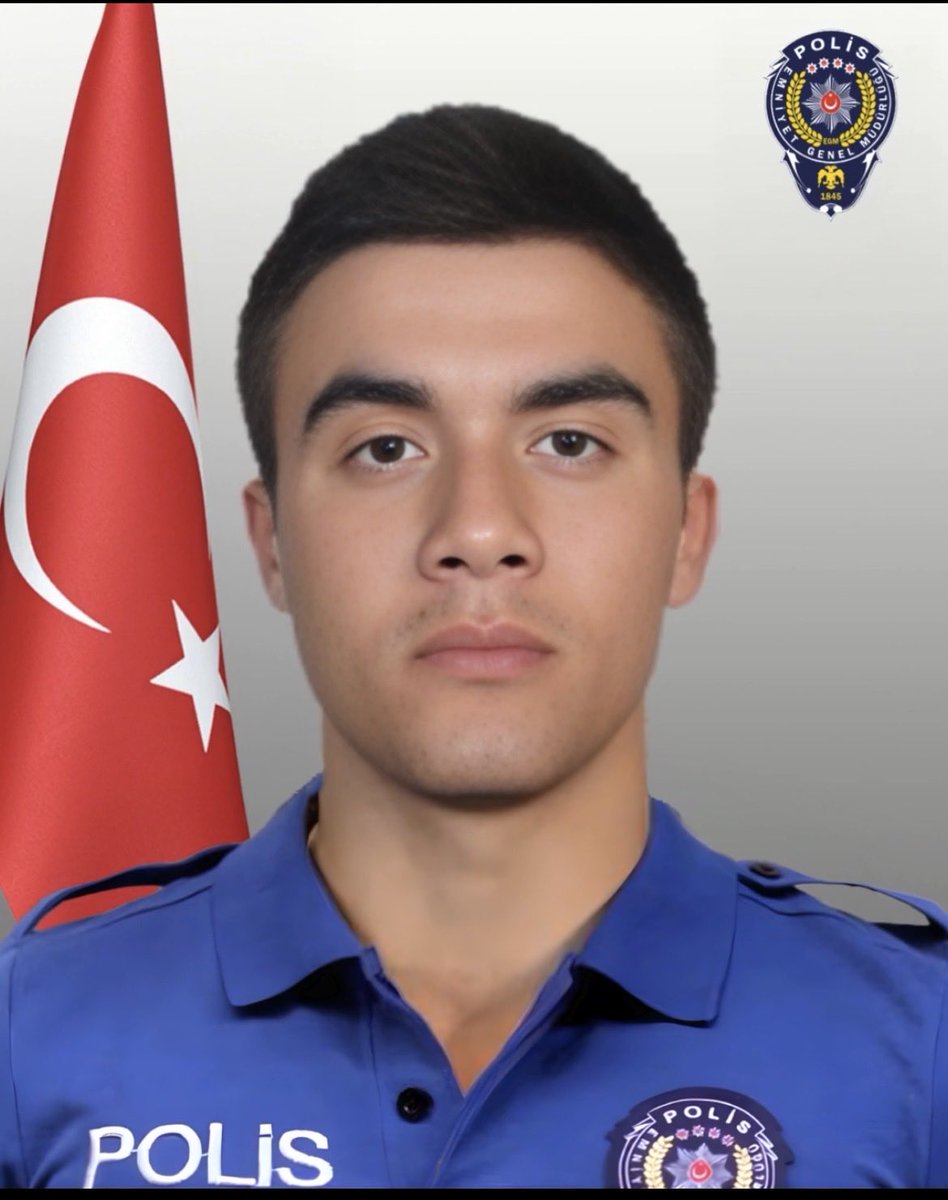 İstanbul Çekmeköy'de 
uyuşturucu operasyonunda şehit olan Özel Harekat Polisimiz Emre Albayrak’ın mekanı cennet olsun; 

Kahraman şehidimizin ailesi, 
yakınları ile Emniyet Teşkilatımızın ve 
Büyük Türk Milletimizin başı sağ olsun🇹🇷