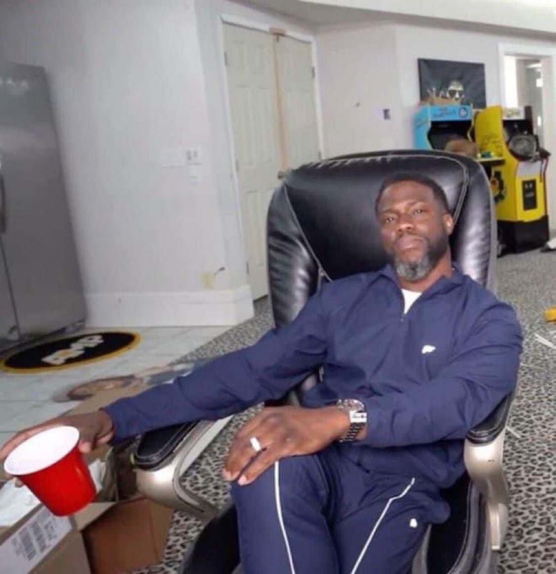 urth2kas's tweet image. me watching everyone because im an observer