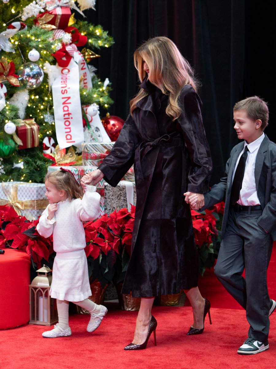 FirstLadyOffice's tweet image. “Visiting Children’s National during the Christmas season is a tradition I cherish, and I am grateful for the opportunity to return again this year. Spending time with these brave children and their families is a reminder of the strength, hope, and love that define the holiday…