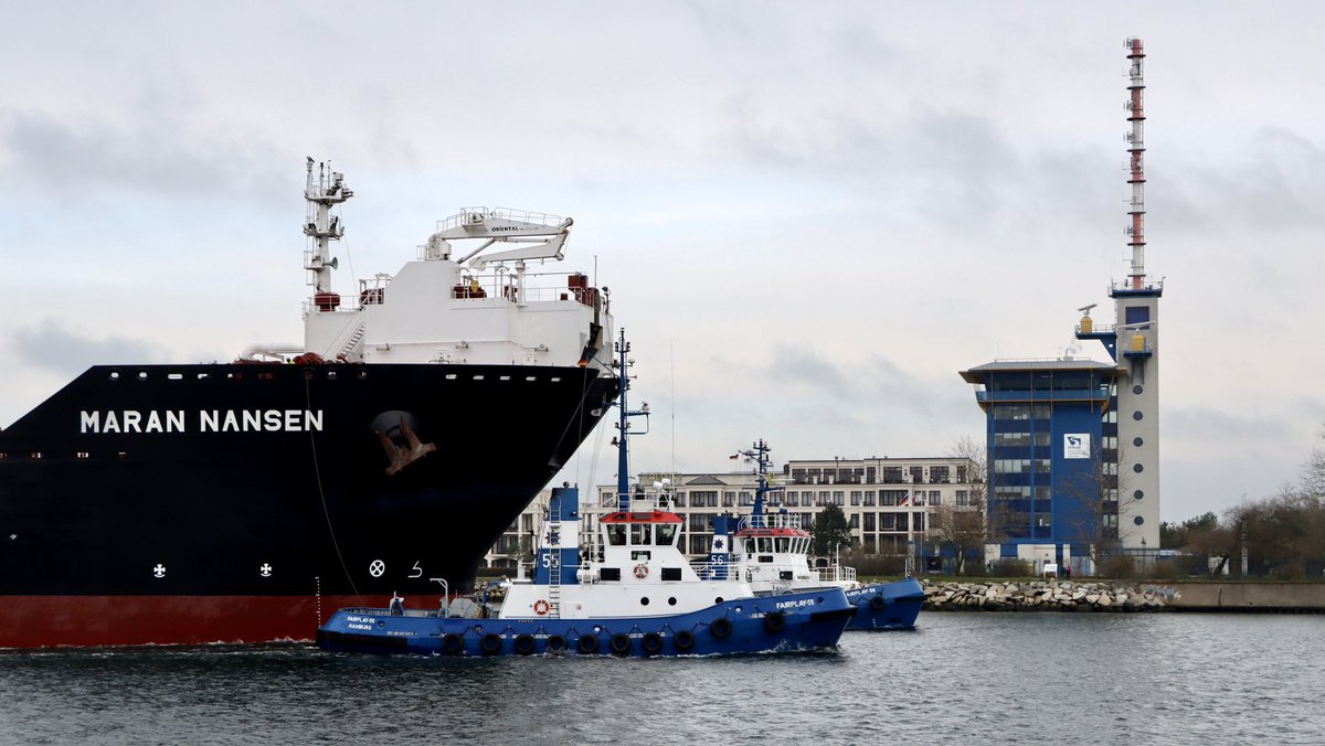 #Schlepper FAIRPLAY-20, FAIRPLAY-55 &amp; FAIRPLAY-56 📸 #Warnemünde 📸  Weil: Tuesday my #TUG‘sday 🙋‍♂️