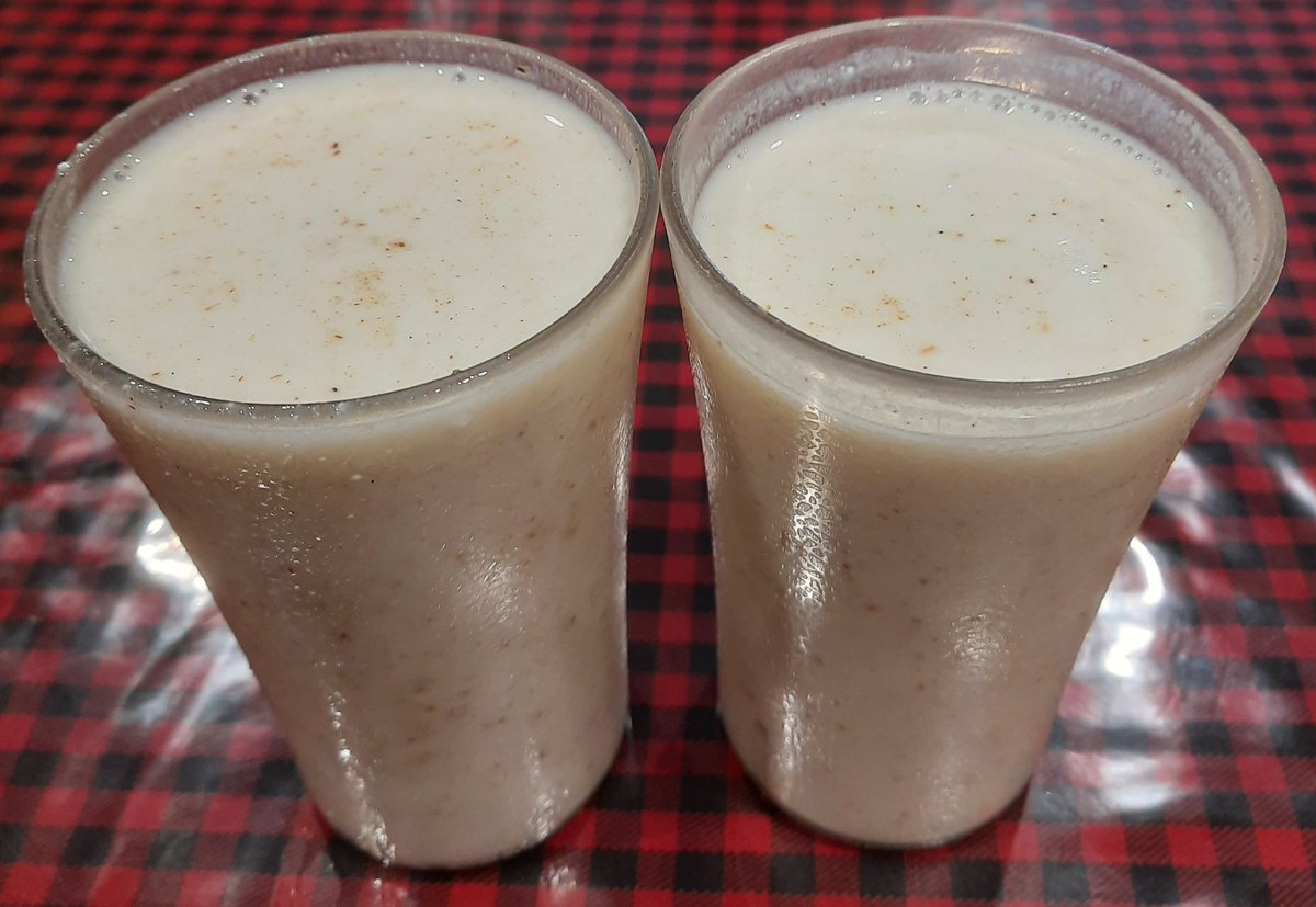 w_karve's tweet image. #food #vegetarian #dwarka 
Enjoyed Delicious Lunch this afternoon at Charmi Restaurant Dwarka - the tastiest meal of our Gujarat Tour so far - some pictures of the food, the foodie and a selfie with friends who served the food.
Sev Tamatar + Baingan Bharta + Palak Paneer + Phulka