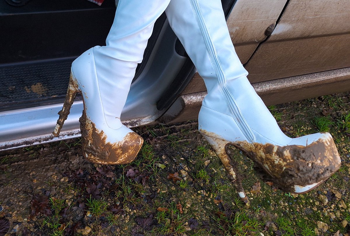 LeatherVikki's tweet photo. Absolutely disgusting. 
Lick them clean! https://t.co/wgQyQDL77m