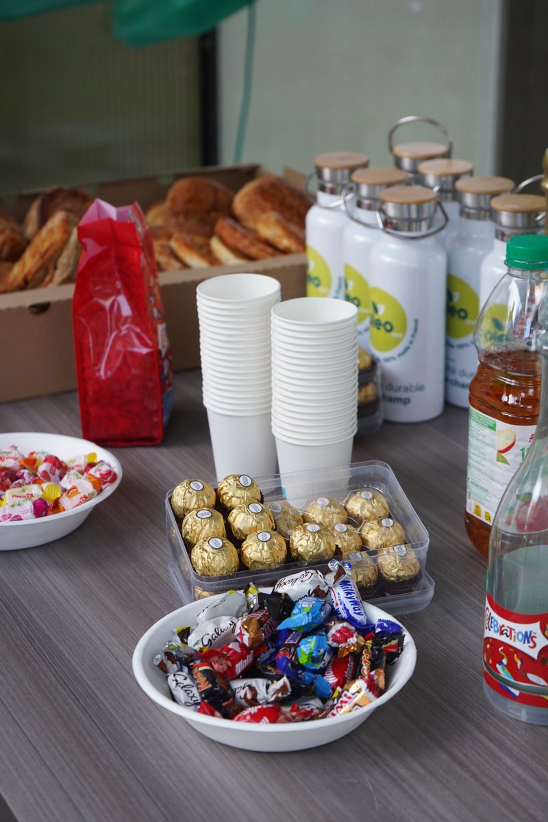 Avril's tweet photo. Aujourd’hui, à l’occasion du Truck Driver’s Day, chaque conducteur de poids lourd a été accueilli avec une pâtisserie, un café et des remerciements sur l’ensemble de nos sites industriels.

Chez Avril, nous savons combien le travail des conducteurs routiers est essentiel pour nos usines : ils veillent à la sécurité, représentent nos valeurs auprès des clients et fournisseurs, et incarnent l’esprit de notre groupe au quotidien !

Un grand merci à tous les conducteurs qui permettent à Avril de #ServirLaTerre jour après jour, ainsi qu’à toutes les équipes impliquées dans cette belle initiative !

#TruckDriver #TruckDriversDay #Avril #JDR2025 #MerciLesChauffeurs #JournéeDuChauffeurRoutier
