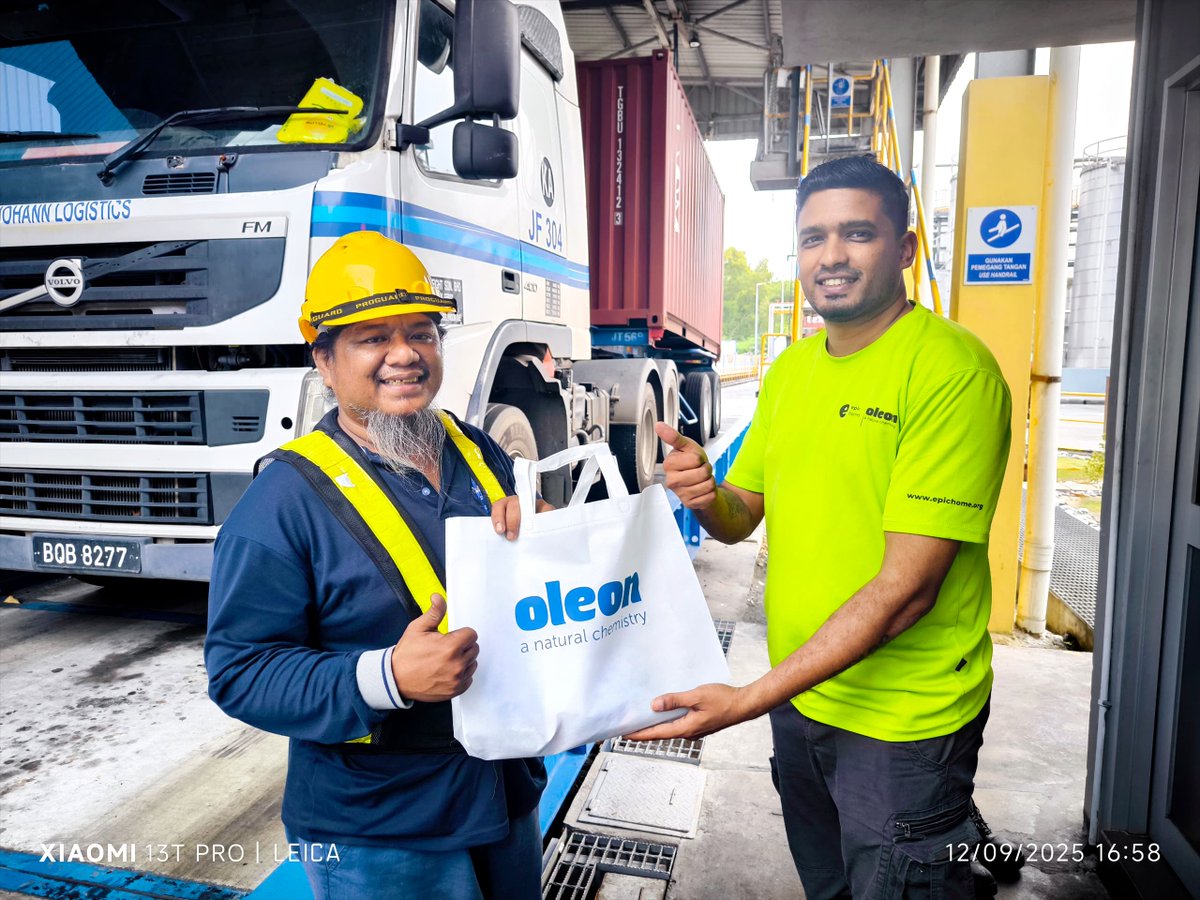 Avril's tweet photo. Aujourd’hui, à l’occasion du Truck Driver’s Day, chaque conducteur de poids lourd a été accueilli avec une pâtisserie, un café et des remerciements sur l’ensemble de nos sites industriels.

Chez Avril, nous savons combien le travail des conducteurs routiers est essentiel pour nos usines : ils veillent à la sécurité, représentent nos valeurs auprès des clients et fournisseurs, et incarnent l’esprit de notre groupe au quotidien !

Un grand merci à tous les conducteurs qui permettent à Avril de #ServirLaTerre jour après jour, ainsi qu’à toutes les équipes impliquées dans cette belle initiative !

#TruckDriver #TruckDriversDay #Avril #JDR2025 #MerciLesChauffeurs #JournéeDuChauffeurRoutier
