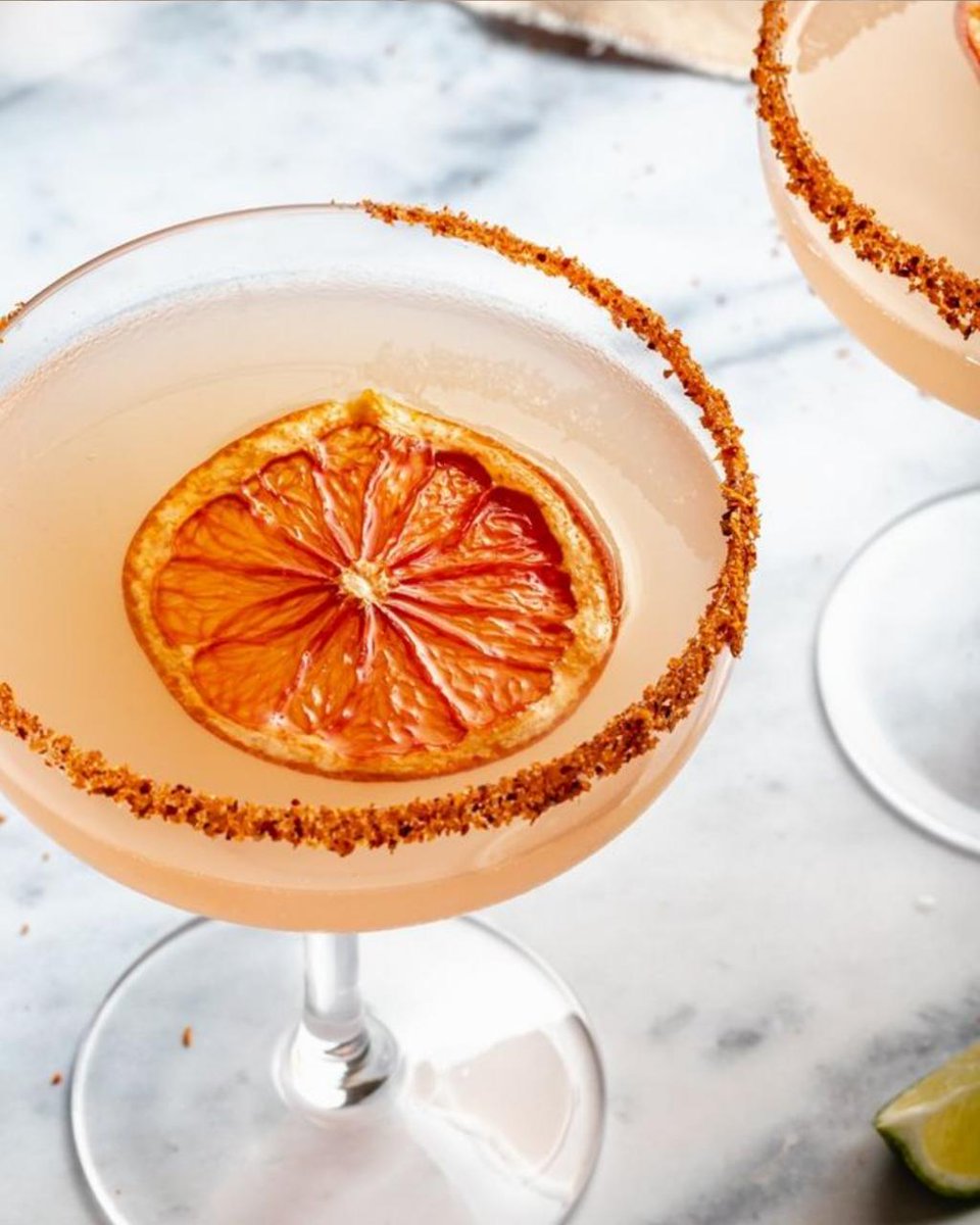 Sunlit citrus. A rim with attitude.
And a pour that doesn’t wait for the weekend. 🍊
100% blue agave. 100% flavor. 100 or nothing