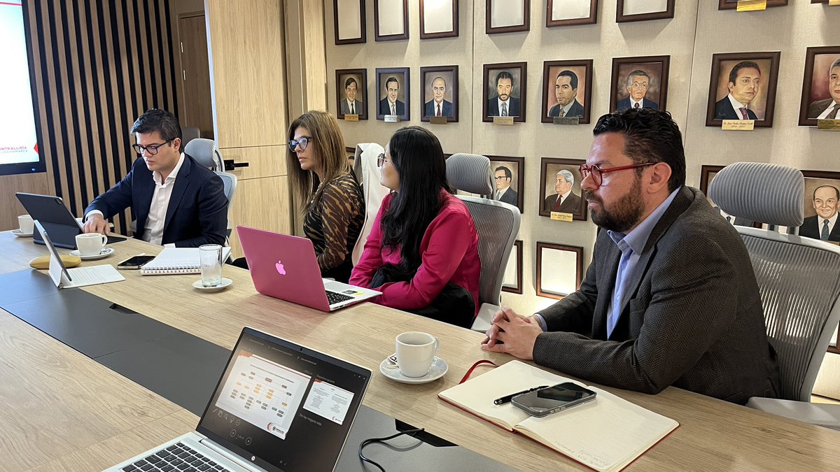 Contralcundinam's tweet photo. La Secretaria General @XiomaramoralesP acompañó este espacio, garantizando una transición ordenada y con información precisa con la que la nueva administración podrá definir su ruta de trabajo y proyectar los primeros pasos de su gestión.
Nos preparamos para lo que viene. 😎 https://t.co/z0BG2mF0VA