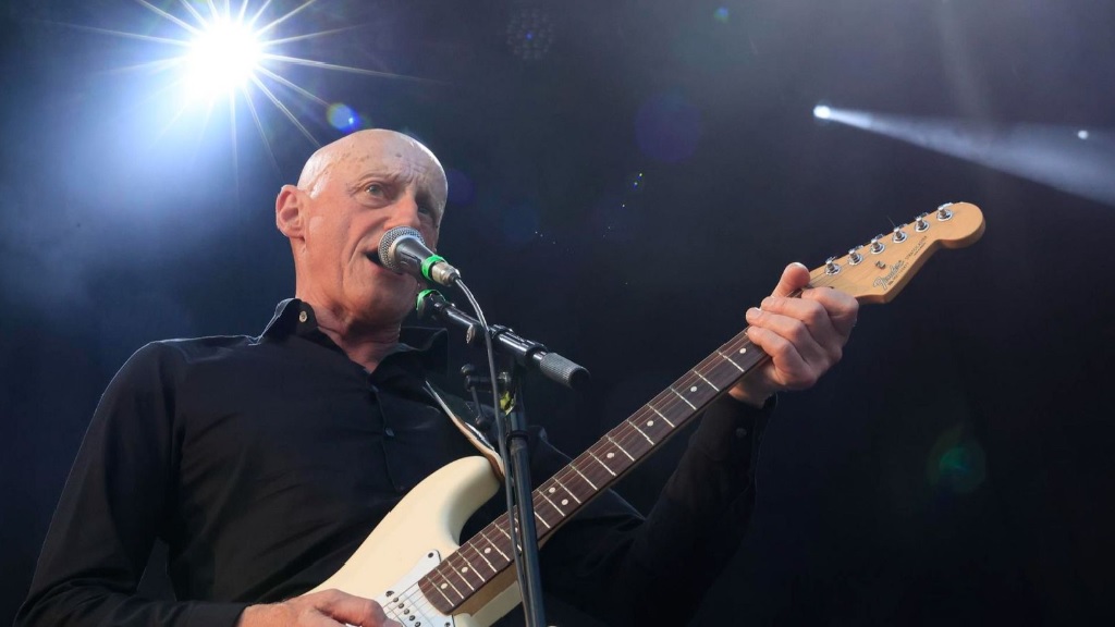 Jorge “Ilegal” Martínez ha puesto de lao al R&amp;R para mirar de frente a la muerte

🎸El vocalista y guitarra de la mítica banda asturiana de punk-rock, Ilegales, ha fallecido este nueve de diciembre a los 70 años: arainfo.org/?p=318082