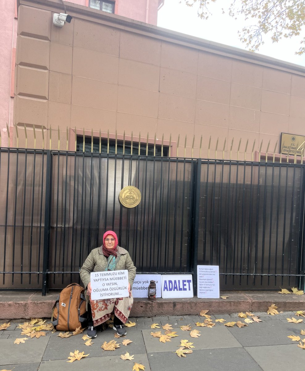 SevincCakir8's tweet photo. Adalet paketleri market kampanyasına döndü… #TMMB
12. pakette indirim var mı?
13. paket bonus mu veriyor?
Bizim tek istediğimiz:
‘Masumları özgürlüğe kavuşturan paket’ ne zaman geliyor? @yilmaztunc
#15Temmuzun309Mağdurları https://t.co/g6e3z1C5hr