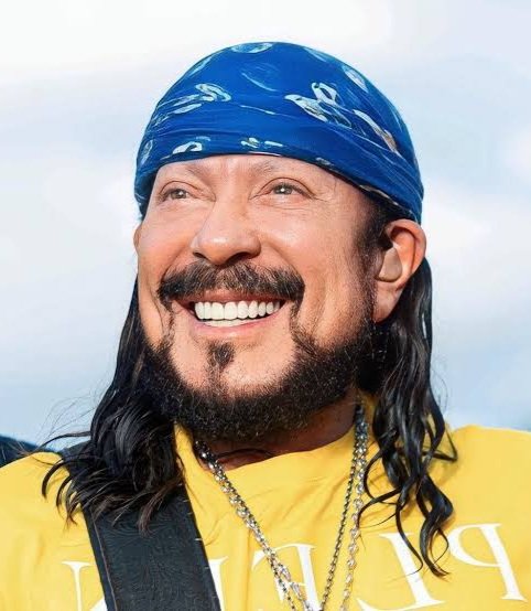 JoaquinTeixeira's tweet photo. ⚠️ CINEMA: Bell Marques, da banda Chiclete com Banana, fará o papel de Nando Moura no filme sobre Jair Bolsonaro. "Cara Caramba Cara Cara Ô" diz leitor. https://t.co/WXLupUUrfg