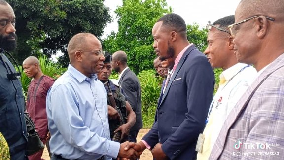 VulukaJean's tweet photo. @NgefaGuillaume @Com_mediasRDC Moi Jean vuluka munganga agent à la division provinciale de la justice et garde de Sceaux du Kasaï central et notre Cher ministre à la prison centrale de kananga https://t.co/4dZcXNWUiN