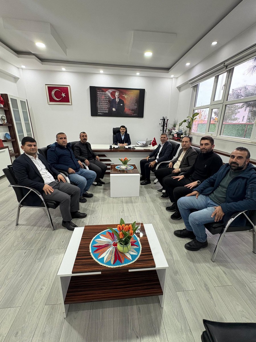 Şube yönetim kurulumuz ve Kulp ilçe yönetimimizle birlikte <a href="/kulpmem/">Kulp İlçe Milli Eğitim Müdürlüğü</a> müdürü Mehmet Şimşek’i ziyaret ettik.
Ziyarette, ilçemizin eğitim-öğretim süreçlerine ilişkin değerlendirmelerde bulunarak ihtiyaçlar, hedefler ve çözüm önerileri üzerine verimli bir istişare gerçekleştirdik.