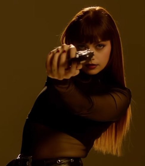 whilecromar's tweet image. mi sparasse in fronte le chiederei scusa