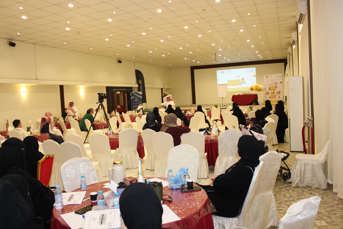 اختتمت جمعية التنمية الأهلية بقباء فعاليات ملتقى التنمية الأسري، الذي استمر على مدى أيام من 30 / 11 / 2025م حتى ، 4 / 12 / 2025م . وشهدت تنفيذ برامج نوعية وورش عمل متخصصة تهدف إلى دعم الأسرة وتعزيز دورها في بناء المجتمع.
وتضمّن الملتقى عدداً من الجلسات التوعوية والتدريبية،