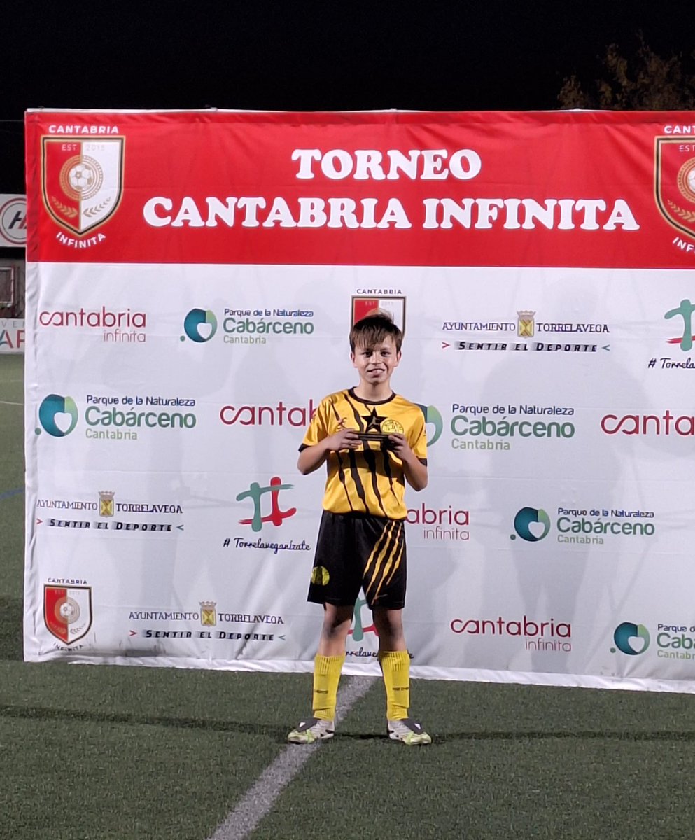 Nuestro equipo del 2014 gana el torneo Cantabria Infinita tras  ganar al Santutxu en la final  por 4-2.

Nuestro tigre Rubén designado mejor jugador del torneo.
Zorionak tigres!!!💛🖤💪