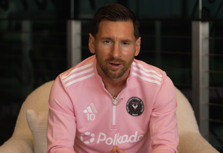 • Reporter: "You've become the first player in MLS history to win the MVP award for two years in a row. What does that mean to you?"

🚨🗣️ Leo Messi: "Well, first of all, I'm extremely grateful for this recognition. It's always nice to receive individual awards."

"But of