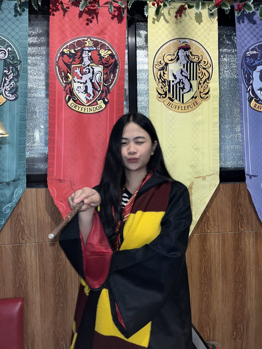 _justintin's tweet photo. ♥️💛🖤 https://t.co/ff7mRW8ZHY