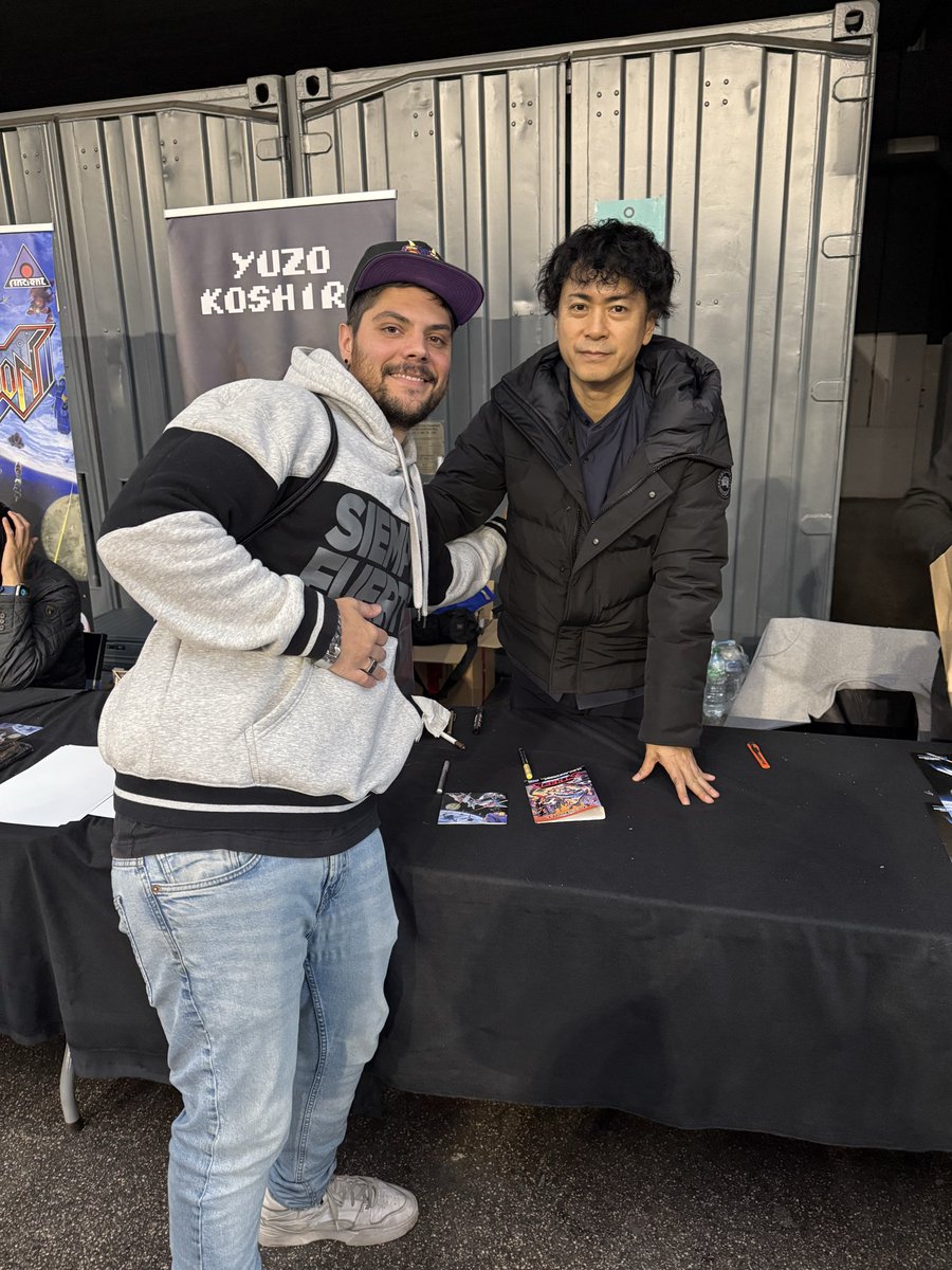Huge thanks to everyone who came to the signing sessions at Salón del Videojuego! <a href="/salonvideojuego/">Salón del Videojuego</a> I didn’t get a chance to take photos myself since I was signing the whole time, so I chose a few shots from fans’ posts to share.
I’m truly grateful for all your support 😊