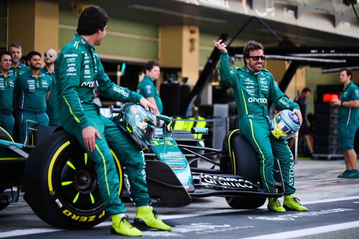 Team photo fun to sign off the season 📸❤️

#F1 #AbuDhabiGP